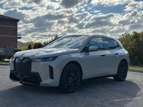 New 2026 BMW iX xDrive60 w/ M Sport Package image 3