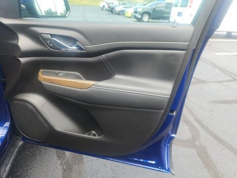 Used 2023 GMC Acadia SLE w/ Driver Convenience Package image 9