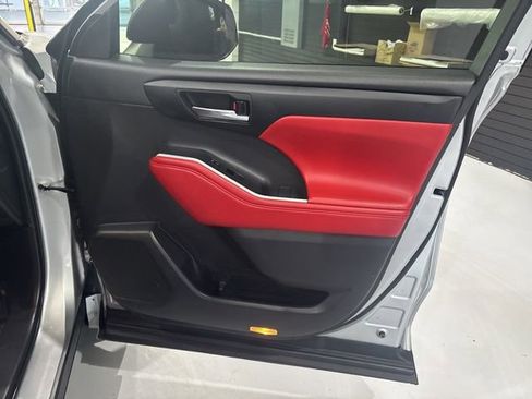 Used 2022 Toyota Highlander XSE image 38