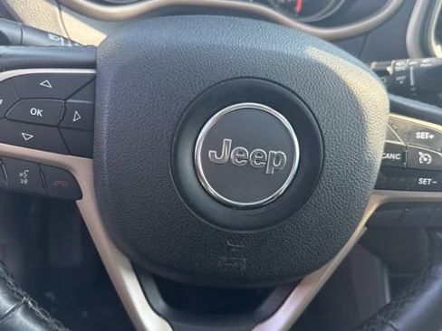 Used 2016 Jeep Cherokee Limited w/ Luxury Group image 9