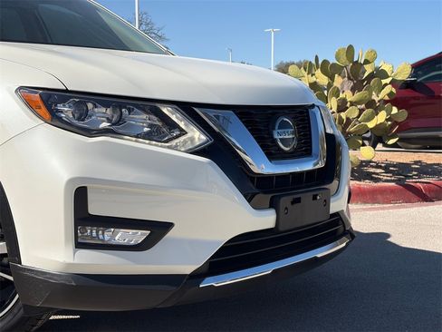 Used 2019 Nissan Rogue SL w/ Premium Package image 3
