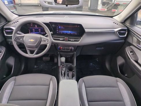 Used 2025 Chevrolet TrailBlazer LT AWD/4WD image 24