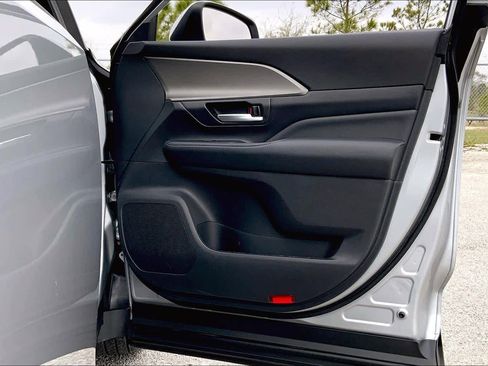 Certified 2025 Toyota Grand Highlander AWD image 22