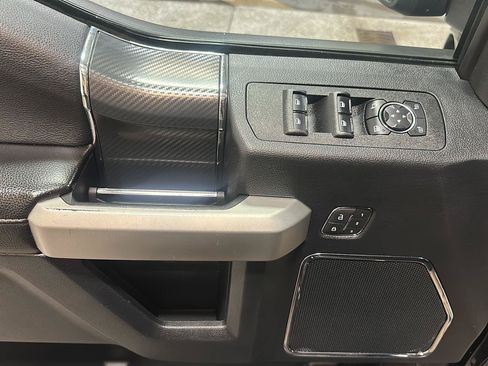 Used 2019 Ford F150 Lariat w/ Equipment Group 502A Luxury AWD/4WD image 17
