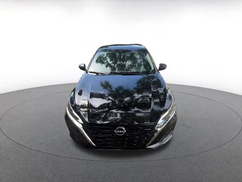 Used 2025 Nissan Altima 2.5 SV FWD image 3