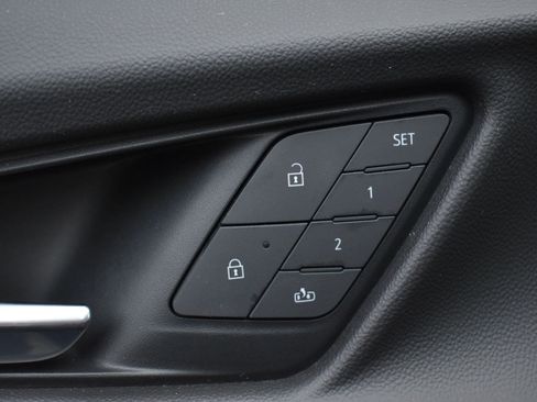 Used 2025 Chevrolet Equinox ACTIV w/ Safety and Technology Package image 11