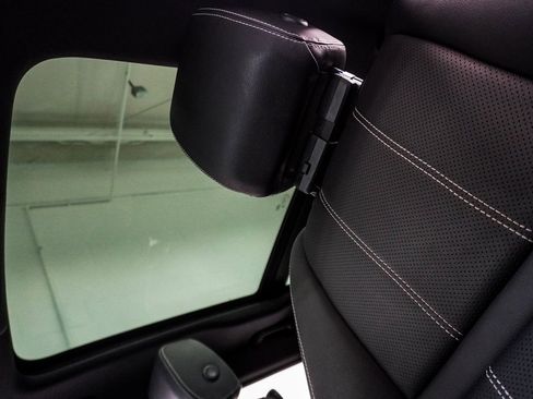 Used 2022 Land Rover Range Rover Velar S image 8