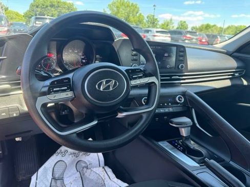 Used 2023 Hyundai Elantra SEL FWD image 14