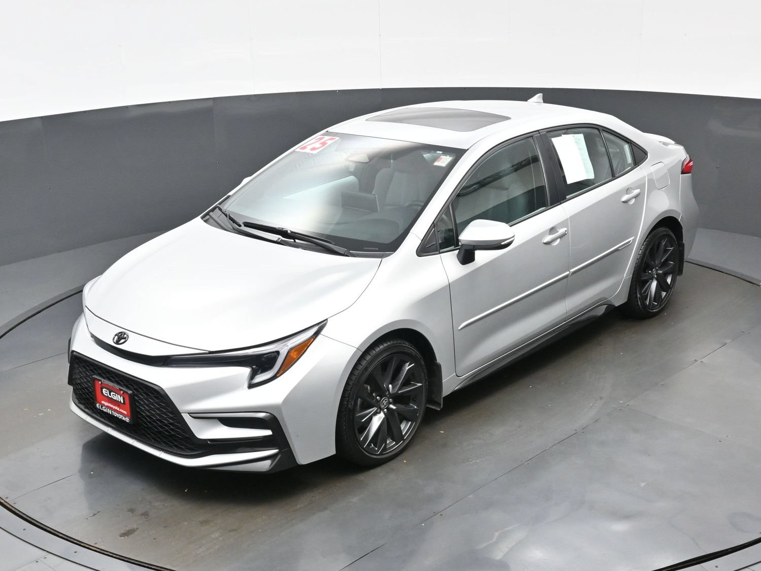 Used 2025 Toyota Corolla SE w/ SE Premium Package FWD image 36