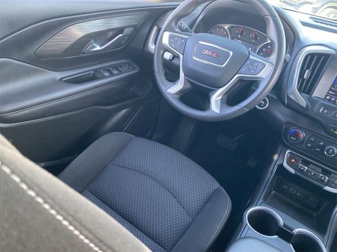 Used 2022 GMC Terrain SLE w/ Driver Convenience Package image 11