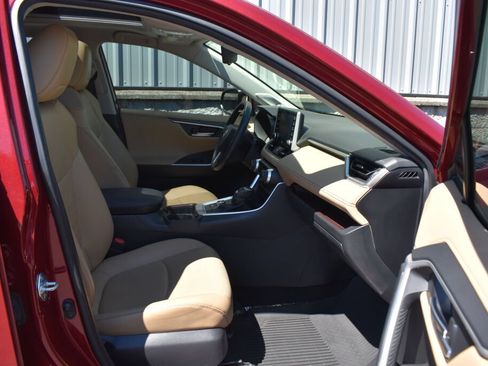 Used 2020 Toyota RAV4 Limited AWD/4WD image 25