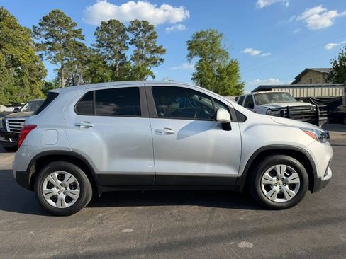 Used 2018 Chevrolet Trax LS image 5