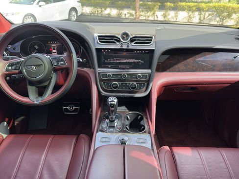 Used 2022 Bentley Bentayga AWD/4WD image 4