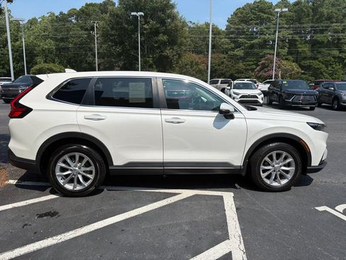 Used 2025 Honda CR-V EX image 4
