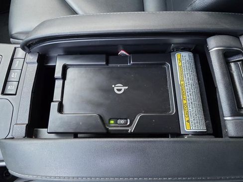 Used 2022 Toyota Highlander XLE image 26