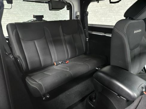 Used 2017 Jeep Wrangler Sahara w/ Connectivity Group AWD/4WD image 38