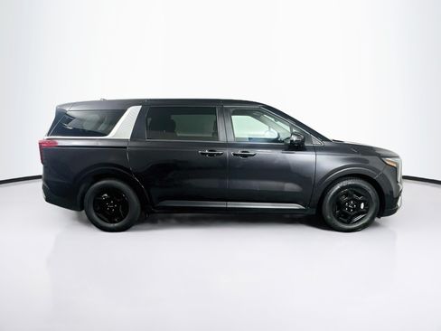 Used 2025 Kia Carnival FWD image 10