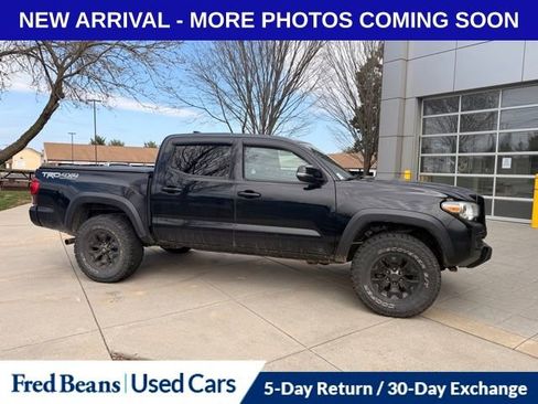 Used 2019 Toyota Tacoma TRD Off-Road w/ Technology Package image 2