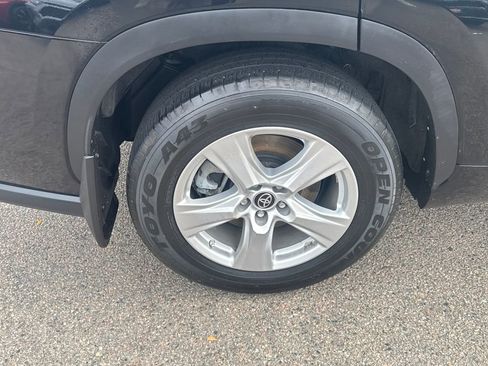 Used 2024 Toyota Highlander LE image 41