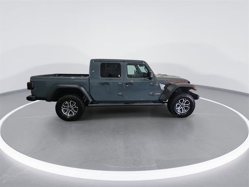 Used 2025 Jeep Gladiator Mojave w/ Convenience Group image 9