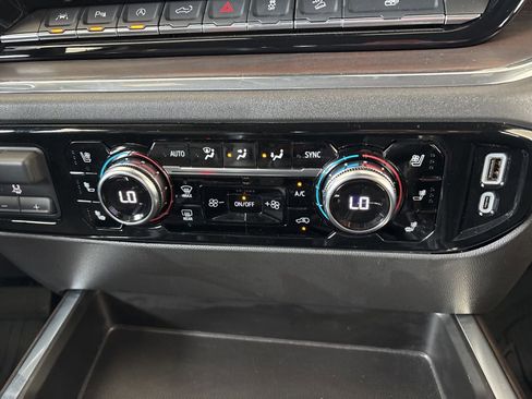 Used 2024 GMC Sierra 1500 SLT AWD/4WD image 22