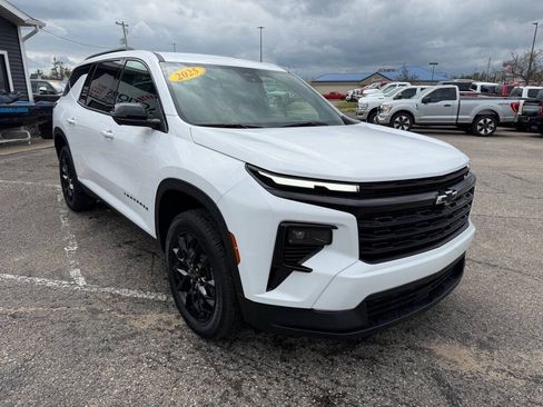 Used 2025 Chevrolet Traverse LT w/ Midnight/Sport Edition FWD image 7