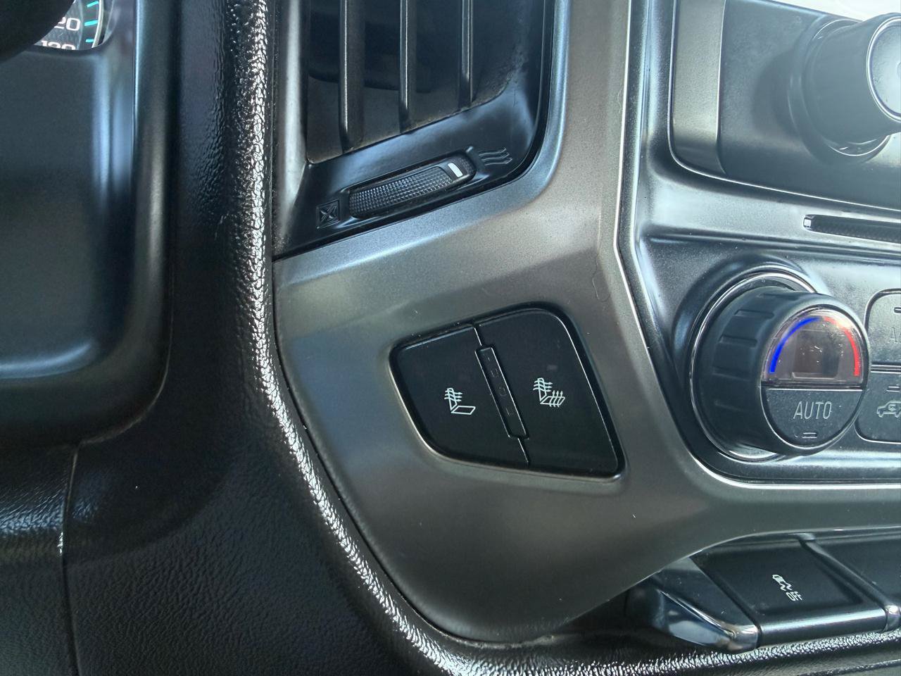 Used 2018 Chevrolet Silverado 1500 LT w/ All Star Edition AWD/4WD image 20