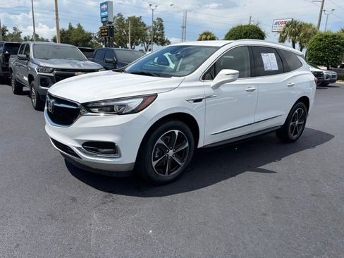 Used 2021 Buick Enclave Essence w/ LPO, Touring Package FWD image 3