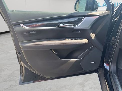 Used 2022 Cadillac XT5 Premium Luxury w/ Technology Package AWD/4WD image 9