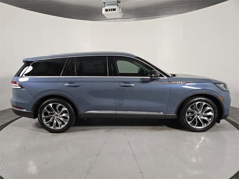 New 2026 Lincoln Aviator 2WD image 3