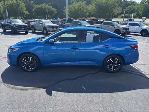 Used 2025 Nissan Sentra SV FWD image 2