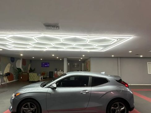 Used 2019 Hyundai Veloster 2.0 FWD image 3