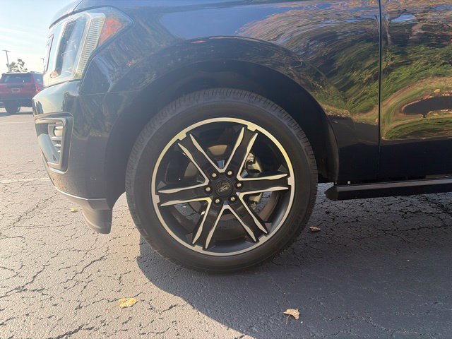 Used 2019 Ford Expedition Limited w/ Equipment Group 303A AWD/4WD image 4