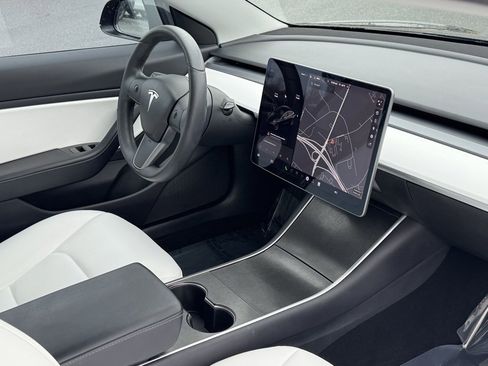 Used 2019 Tesla Model 3 Performance image 6