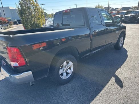 Used 2018 RAM 1500 Classic SLT image 9