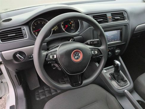 Used 2015 Volkswagen Jetta SE FWD image 16