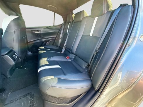 Used 2025 Toyota Camry SE image 20