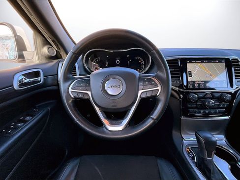 Certified 2022 Jeep Grand Cherokee Laredo X image 11