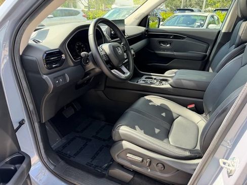 Used 2024 Honda Pilot Touring image 12