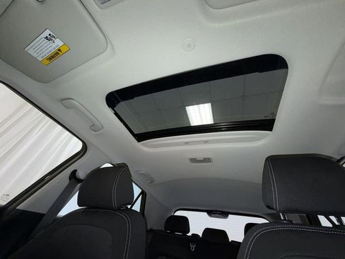 Used 2025 Hyundai Venue SEL FWD image 9