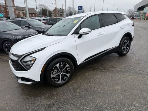 Certified 2023 Kia Sportage EX image 3