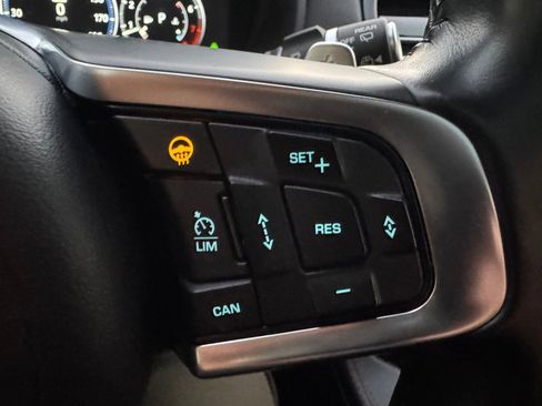 Used 2017 Jaguar F-PACE S image 19