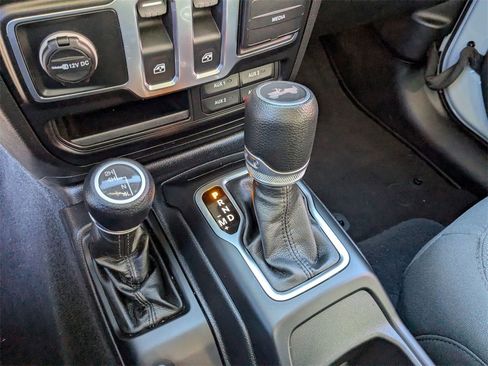 Used 2023 Jeep Wrangler Sport S image 21