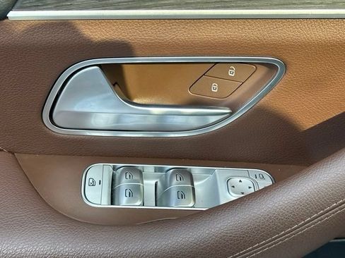 Certified 2024 Mercedes-Benz GLE 450e 4MATIC image 34