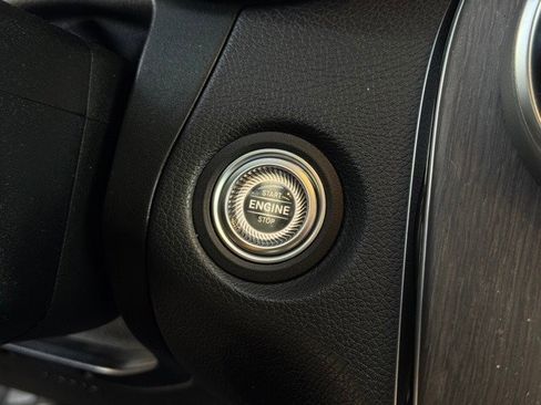 Used 2022 Mercedes-Benz GLC 300 4MATIC image 32