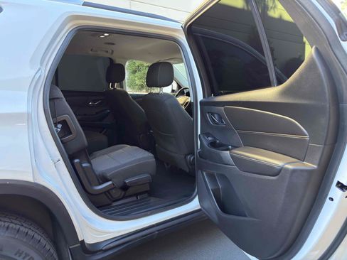 Used 2018 Chevrolet Traverse LT w/ LPO, Black Accent Package FWD image 57