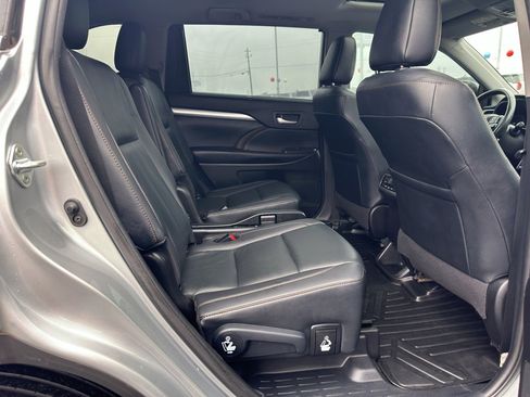 Used 2019 Toyota Highlander XLE image 31