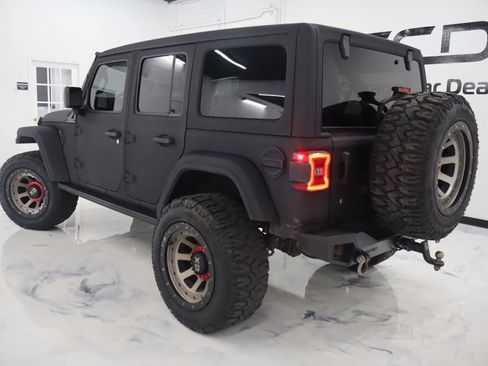 Used 2019 Jeep Wrangler Unlimited Sahara w/ Quick Order Package 24M Moab AWD/4WD image 6