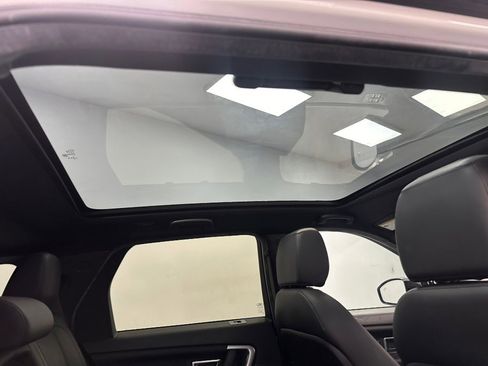 Used 2018 Land Rover Discovery Sport HSE image 40