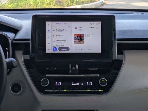 Used 2023 Toyota Corolla Cross XLE image 21